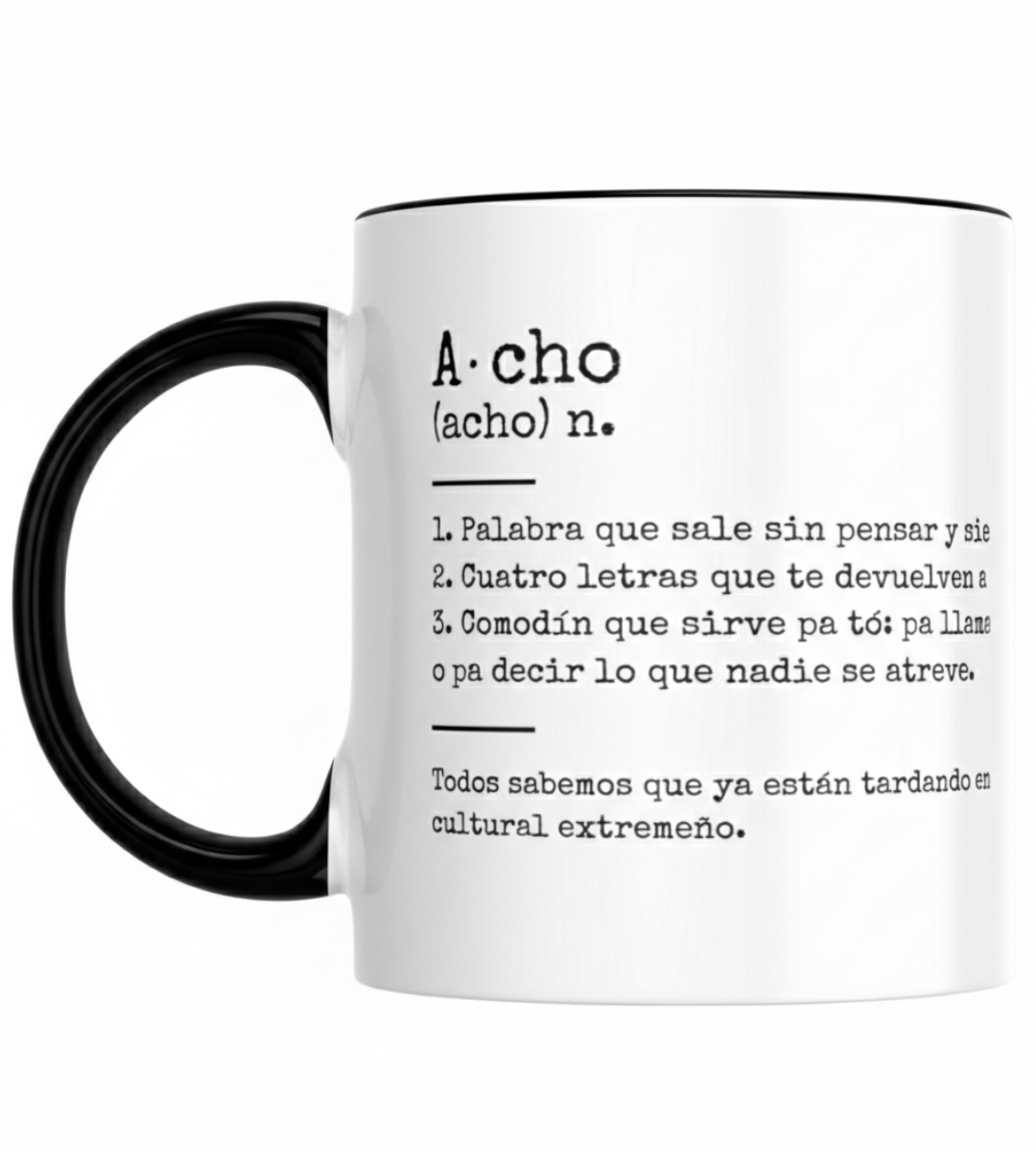 Imagen de la taza con frase en extremeño de Mijina sobre mesa con fondo cálido, transmitiendo un ambiente cercano y familiar.