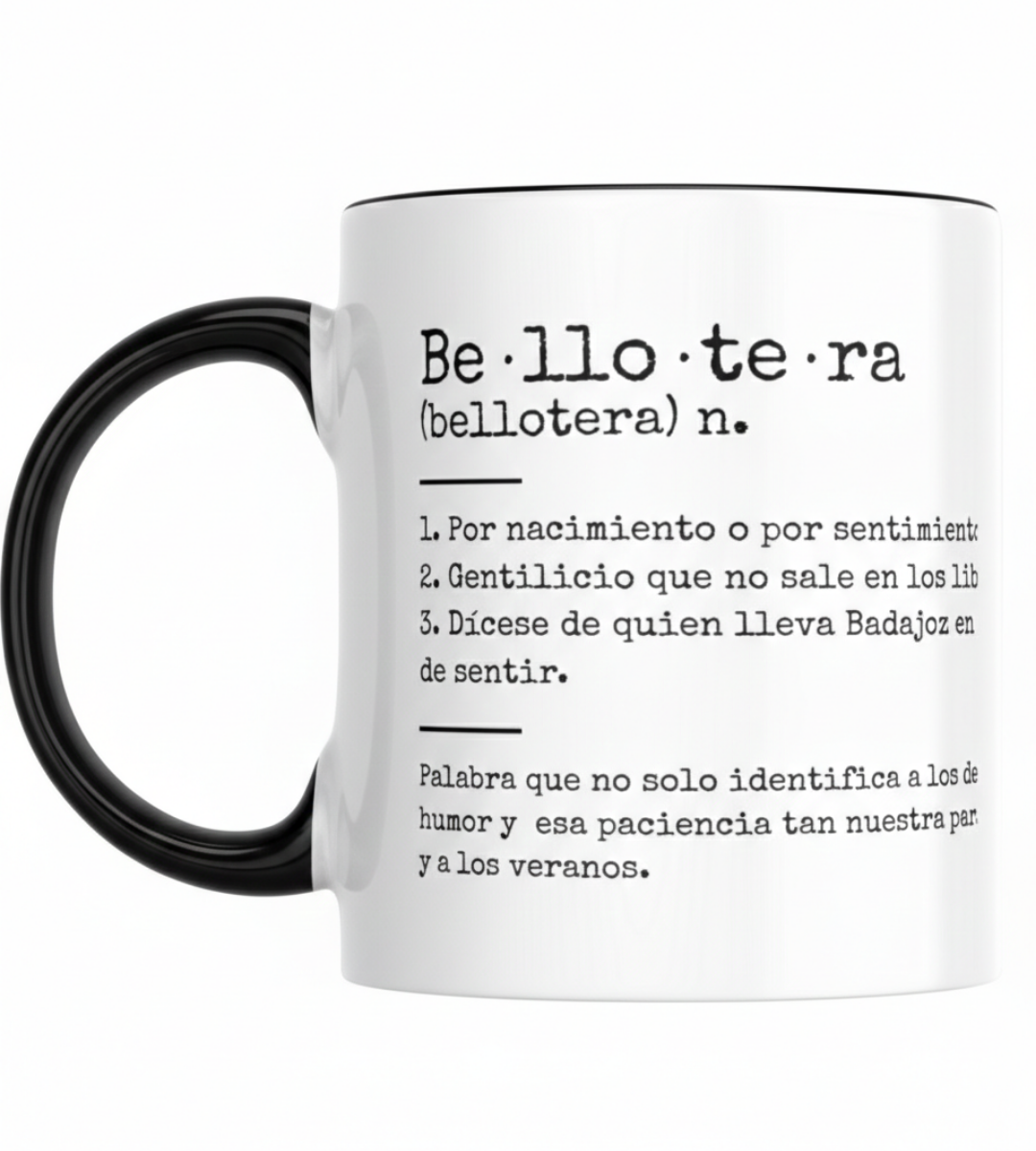 Imagen de la taza con frase en bellotera de Mijina sobre mesa con fondo cálido, transmitiendo un ambiente cercano y familiar.