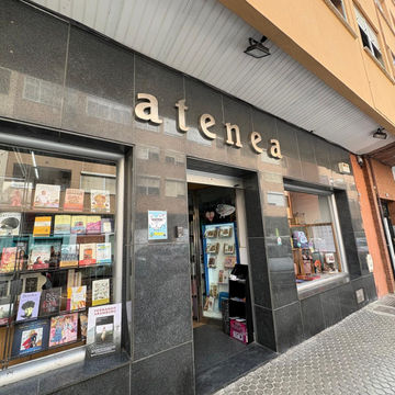 Imagen de punto de venta de Mijina de Extremadura con artículos como Agendas, tote bags, bolsas de tela, láminas ilustradas o tazas. Ubicada en Zafra